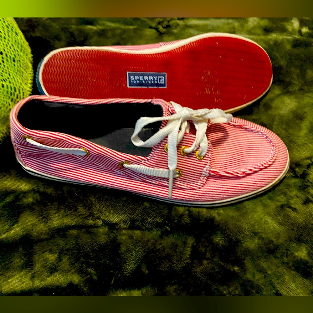 Sperry’s woman’s size 8.5.  Excellent condition